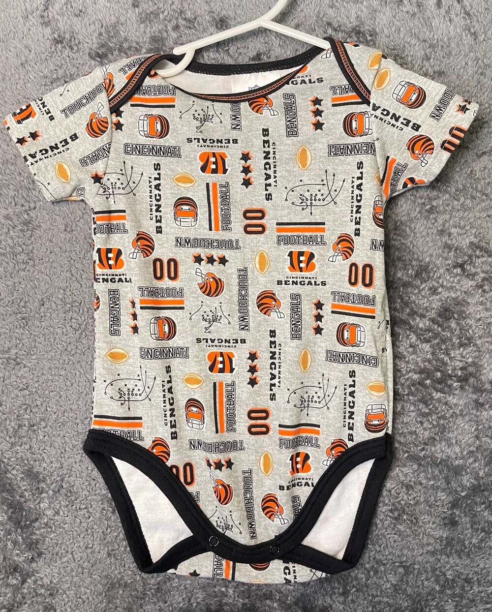 NFL Team Apparel Cincinnati Bengals Baby Bodysuit 6-12 Months